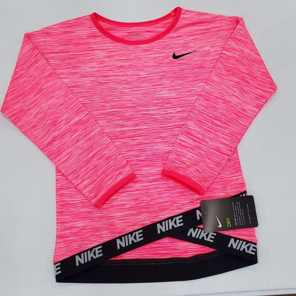 🆕️ Nike Top in Racer Pink